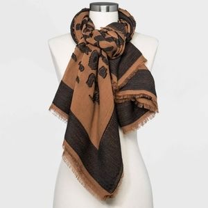 Universal Thread Over-sized scarf